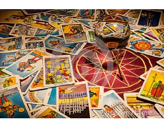 tarot-cards-magic-ball-25093323